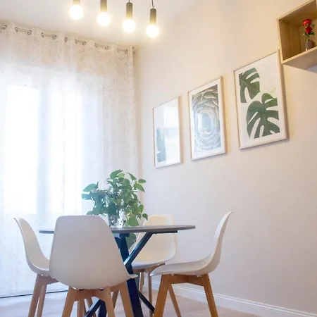 아파트 Your In With Parking, 10 Min From The Center By Tram