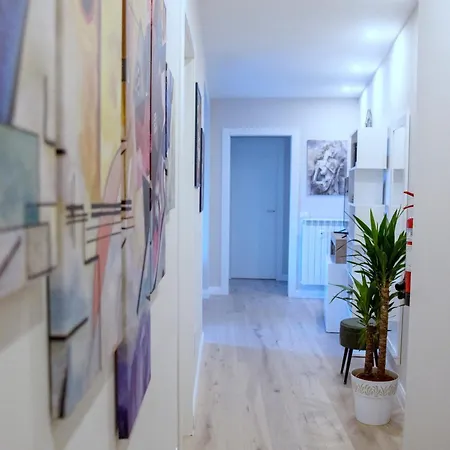 Your In With Parking, 10 Min From The Center By Tram 아파트 *