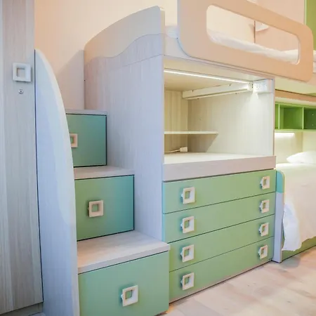 아파트 Your In With Parking, 10 Min From The Center By Tram *